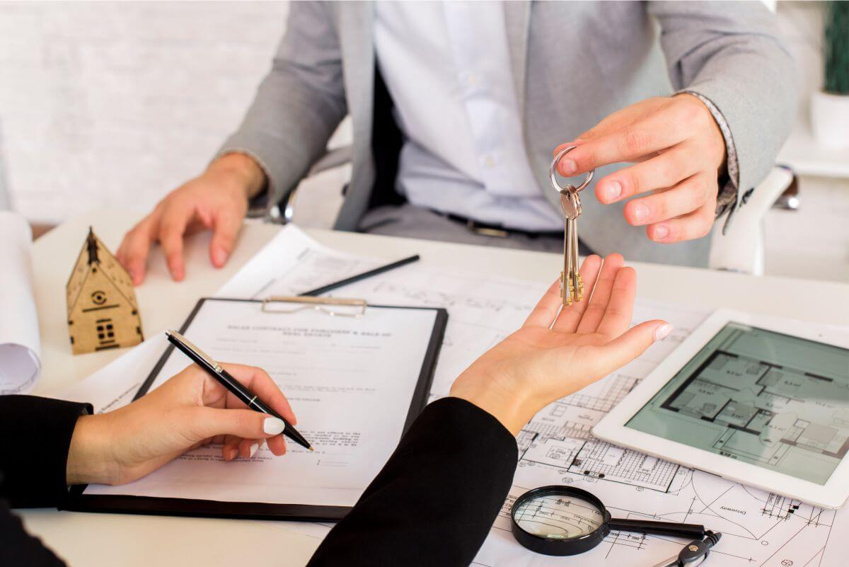 Lựa chọn đơn vị môi giới uy tín trước khi mua nhà